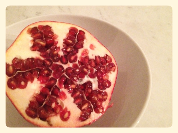 How to seed a pomegranate